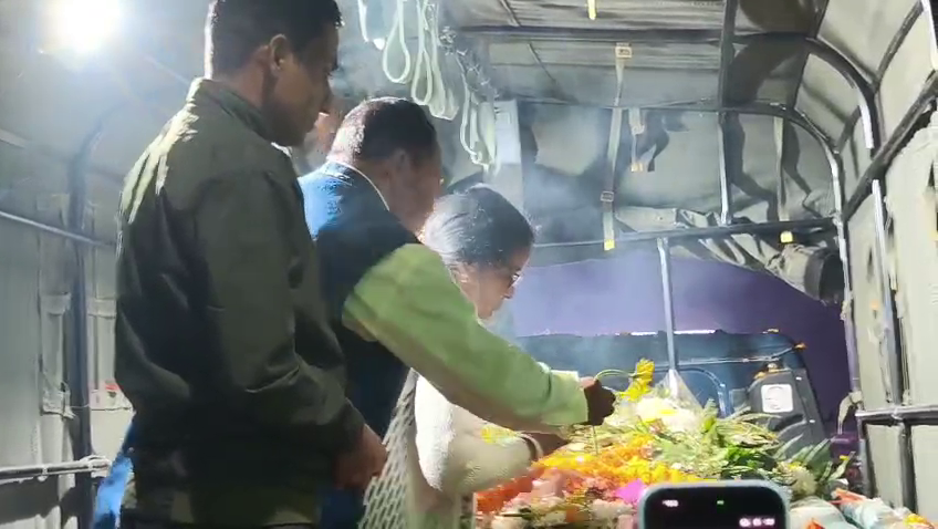 তেলিয়ামুড়ায় প্রয়াত বিধায়ক ও প্রাক্তন বিধানসভার অধ্যক্ষ বিশ্ববন্ধু সেনকে শেষ শ্রদ্ধাঞ্জলি।