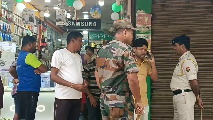 ভোররাতে মোবাইল দোকানে চোরের হানা, 