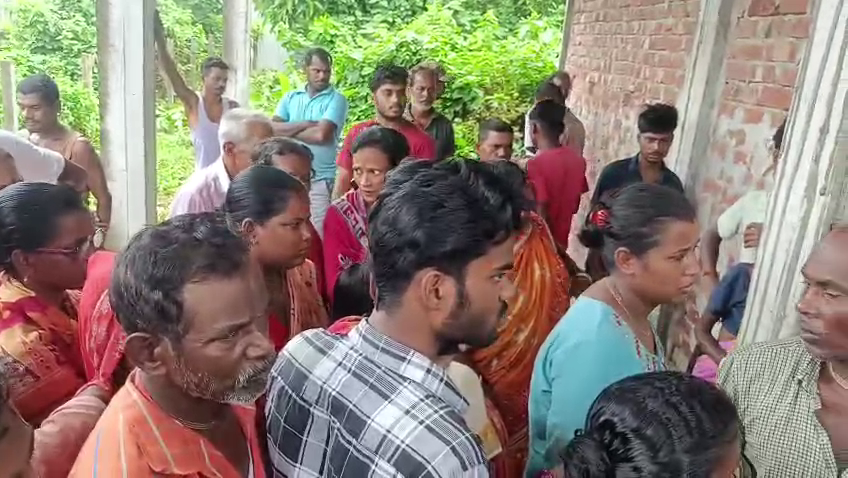  দুষ্কৃতীদের  আক্রমণে নিহত এক নিরীহ বৃদ্ধ