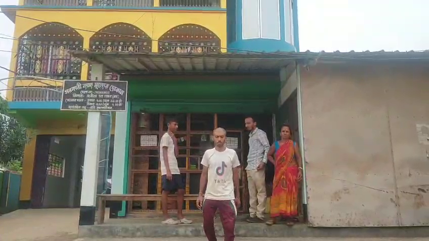 ন্যায্য মূল্যের দোকানে চাল পরিমাপে কারচুপির অভিযোগ,  