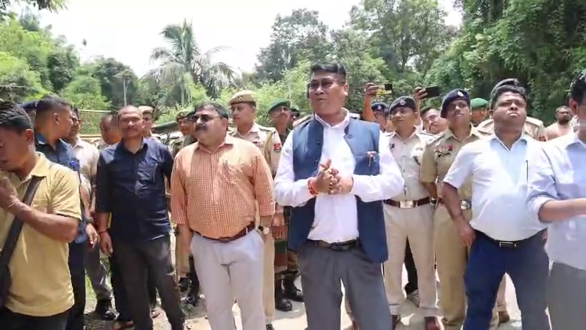 মুখ্যমন্ত্রীর আলোচনার আশ্বাসে জাতীয় সড়ক এবং রেল অবরোধ আন্দোলন প্রত্যাহার করে  নিল আত্মসমর্পণকারী   বৈরীরা। 