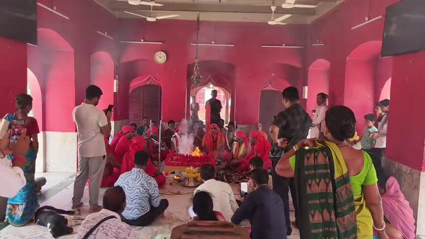 মাতা ত্রিপুরা সুন্দরী মন্দির প্রাঙ্গণে  যজ্ঞ অনুষ্ঠান