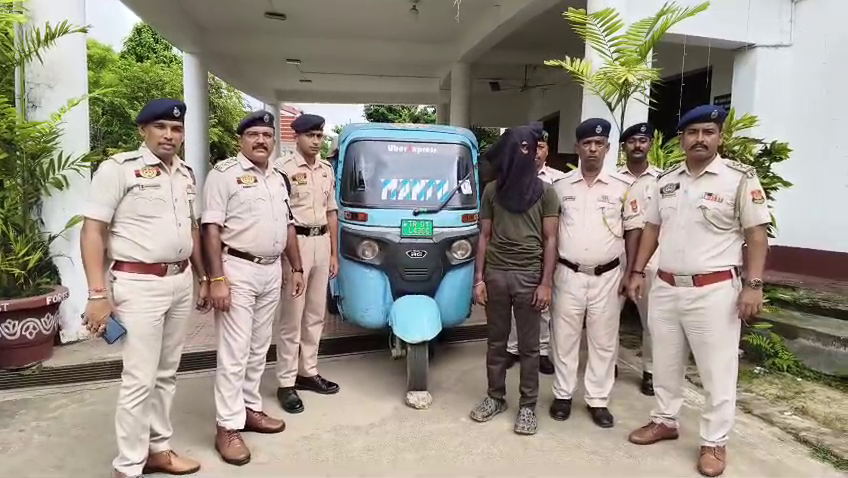 বুদ্ধ মন্দির সংলগ্ন এলাকা থেকে এক ছাত্রীর স্বর্ণের চেইন ছিনতাই 