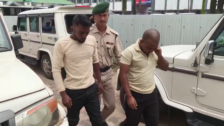   কাঁঠালতলীর  হত্যাকান্ডে বাড়ি ভাঙচুর ও অগ্নিকাণ্ডের ঘটনায় গ্রেফতার ৪ 
