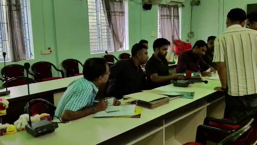 ৬টি ভিলেজ কমিটিতে প্রার্থীদের নিয়ে বিশাল মিছিল করে মনোনয়ন পত্র জমা দিলেন সিপিআইএম দলের প্রার্থীরা।