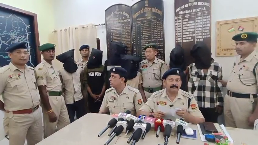 চুরি হওয়া স্বর্ণালংকার ও মোবাইল ফোন উদ্ধার, ৭ চোরকে গ্রেপ্তার পশ্চিম থানার পুলিশের