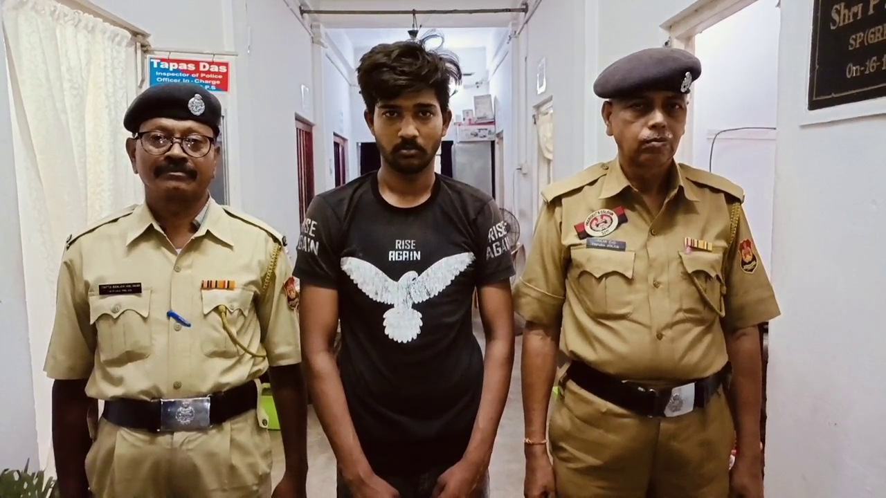 আগরতলা রেল স্টেশন থেকে এক বাংলাদেশী নাগরিক ও গাঁজা পাচারকারী গ্রেপ্তার