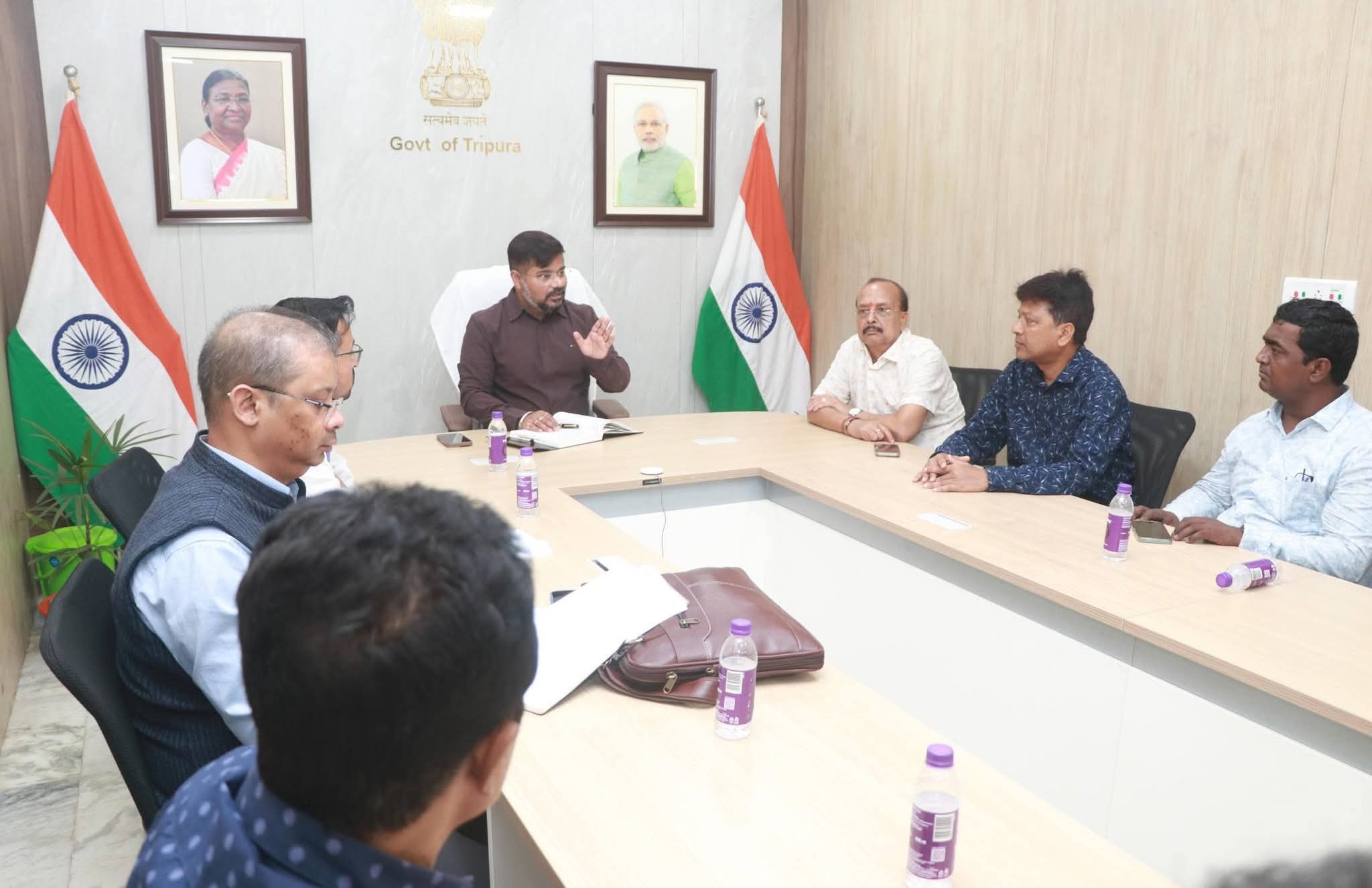 মধ্য প্রাচ্যের যুদ্ধের কারণে পেট্রোপণ্যের সংকটের কোন কারণ নেই -খাদ্যমন্ত্রী 