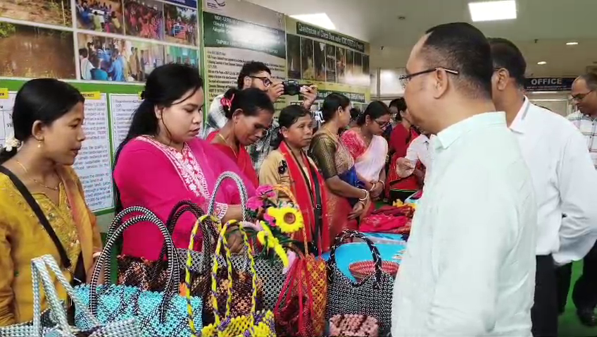 বনের সাথে যুক্ত স্বনির্ভর গোষ্ঠীর প্রাথমিক তহবিল বিতরণের কর্মসূচি অনুষ্ঠিত 