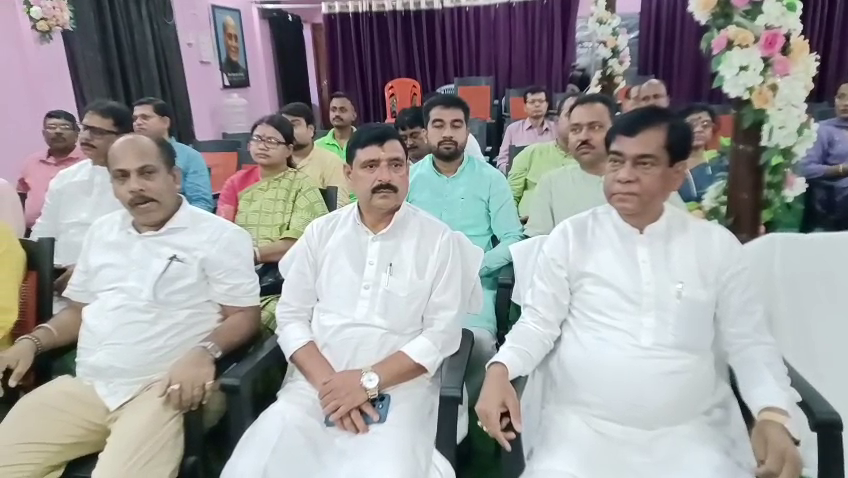 জন্মবার্ষিকীতে পন্ডিত দীনদয়াল উপাধ্যায় কে শ্রদ্ধা জানালো বিজেপি নেতৃবৃন্দ 