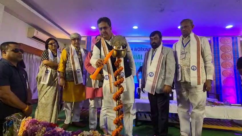 সাংবাদিকদের সমস্যাগুলি সাংবাদিকদেরকেই তুলে ধরতে হবে -পরামর্শ মুখ্যমন্ত্রীর  :