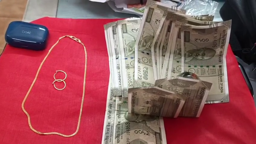 চুরি যাওয়া সামগ্রী সহ ছয় জন চোর আটক